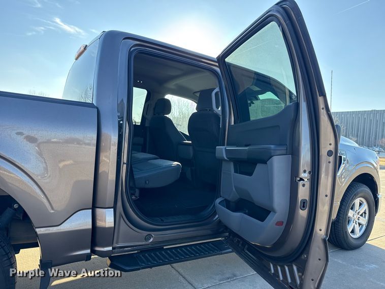 image for item ES5806 2022 Ford F150 Crew Cab pickup truck