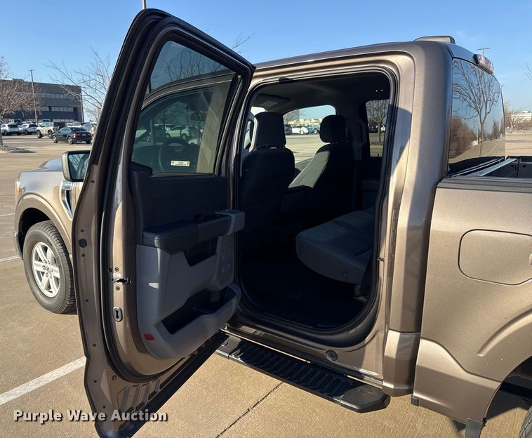 image for item ES5806 2022 Ford F150 Crew Cab pickup truck