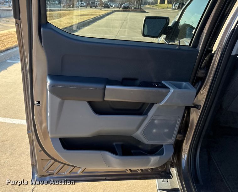 image for item ES5806 2022 Ford F150 Crew Cab pickup truck