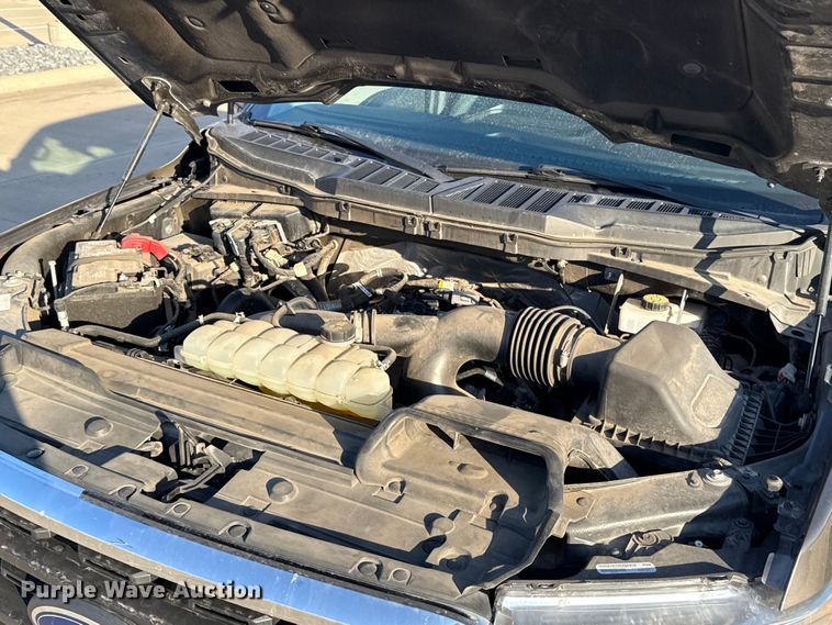 image for item ES5806 2022 Ford F150 Crew Cab pickup truck