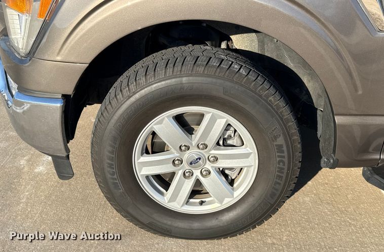 image for item ES5806 2022 Ford F150 Crew Cab pickup truck