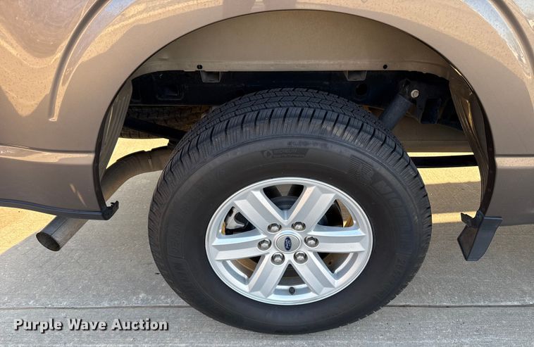 image for item ES5806 2022 Ford F150 Crew Cab pickup truck