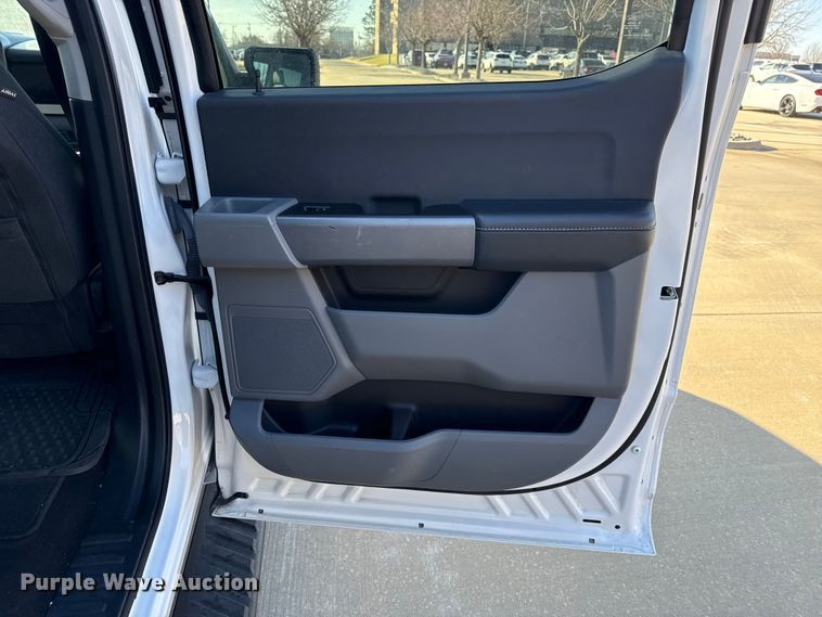 image for item ES5808 2022 Ford F150 Crew Cab pickup truck