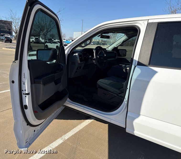 image for item ES5809 2022 Ford F150 Crew Cab pickup truck