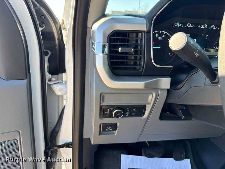 image for item ES5809 2022 Ford F150 Crew Cab pickup truck