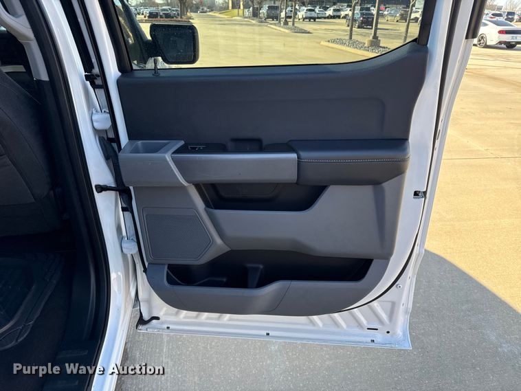 image for item ES5809 2022 Ford F150 Crew Cab pickup truck