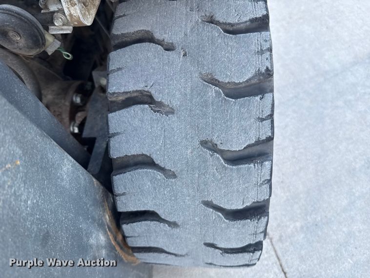 image for item ES5852 Nissan MCUG1F2F30LV forklift