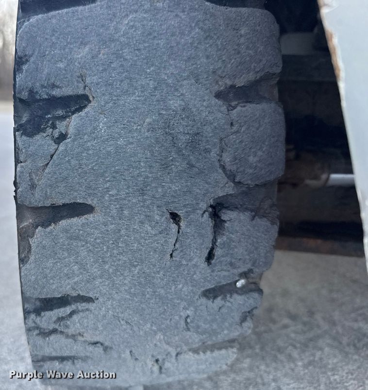 image for item ES5852 Nissan MCUG1F2F30LV forklift