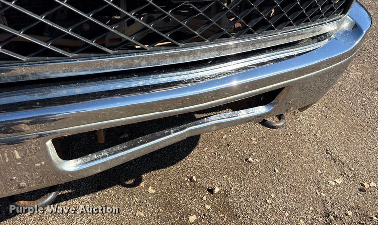 image for item ES8545 2013 Chevrolet Silverado 3500HD Crew Cab flatbed pickup truck