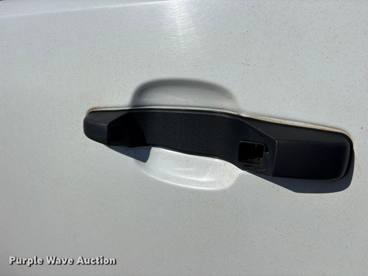 image for item ES8545 2013 Chevrolet Silverado 3500HD Crew Cab flatbed pickup truck