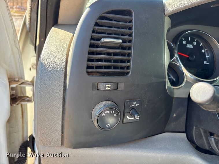 image for item ES8545 2013 Chevrolet Silverado 3500HD Crew Cab flatbed pickup truck