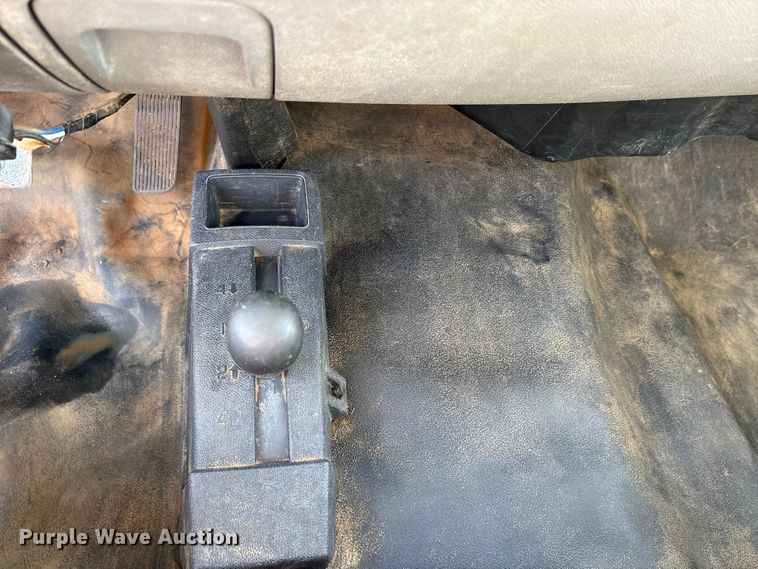 image for item ES8545 2013 Chevrolet Silverado 3500HD Crew Cab flatbed pickup truck