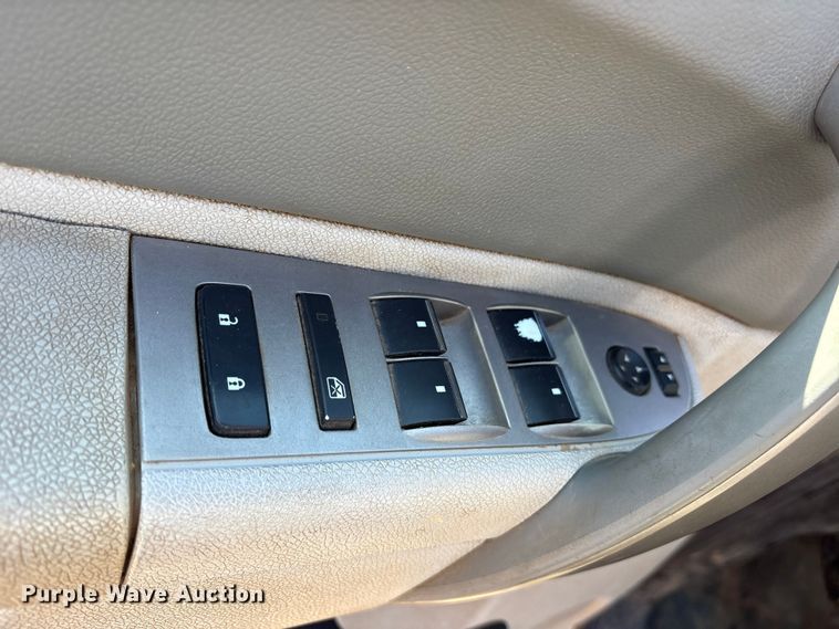 image for item ES8545 2013 Chevrolet Silverado 3500HD Crew Cab flatbed pickup truck