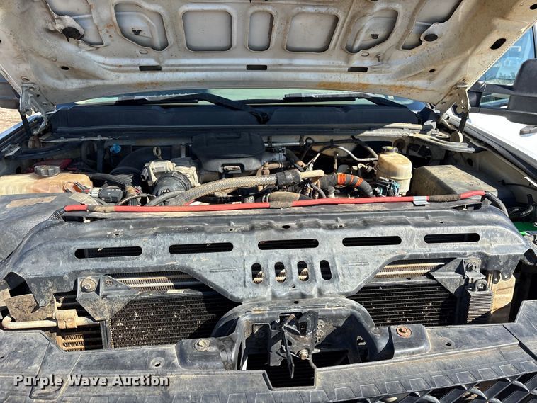 image for item ES8545 2013 Chevrolet Silverado 3500HD Crew Cab flatbed pickup truck