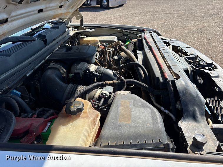 image for item ES8545 2013 Chevrolet Silverado 3500HD Crew Cab flatbed pickup truck