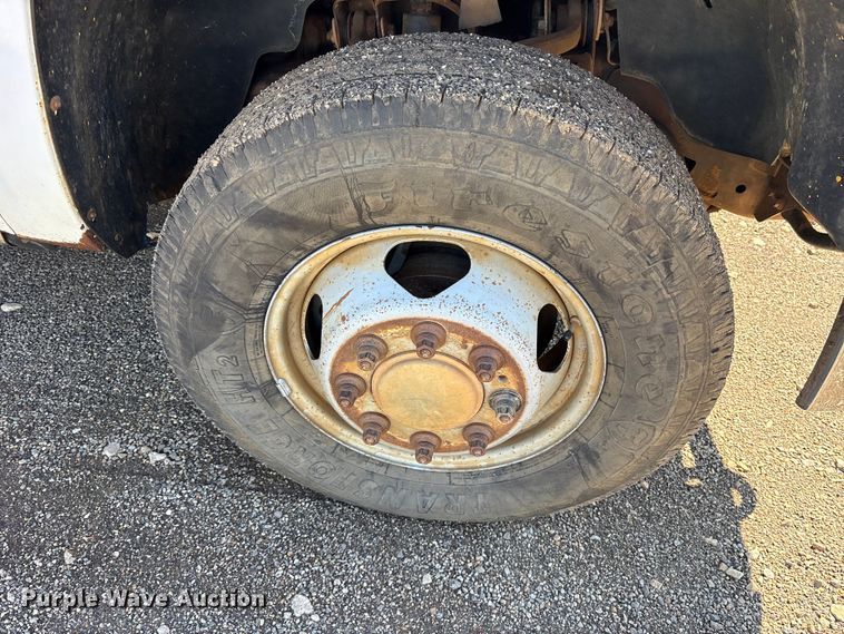 image for item ES8545 2013 Chevrolet Silverado 3500HD Crew Cab flatbed pickup truck