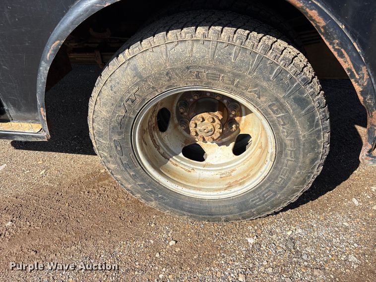 image for item ES8545 2013 Chevrolet Silverado 3500HD Crew Cab flatbed pickup truck