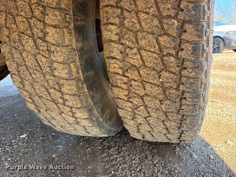 image for item ES8545 2013 Chevrolet Silverado 3500HD Crew Cab flatbed pickup truck