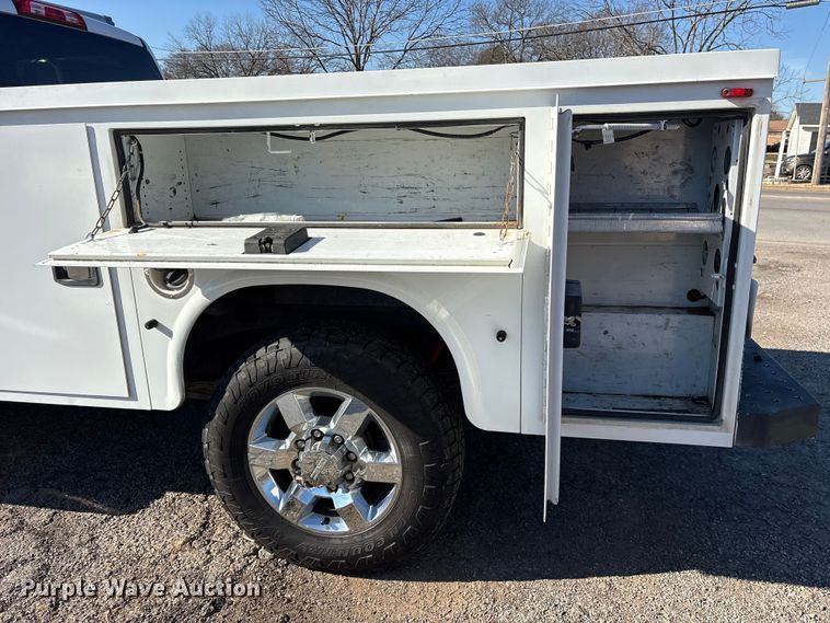 image for item ES8554 2018 GMC Sierra 2500HD Crew Cab utility bed pickup truck