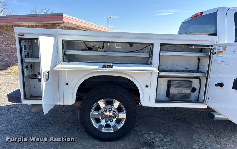 image for item ES8554 2018 GMC Sierra 2500HD Crew Cab utility bed pickup truck