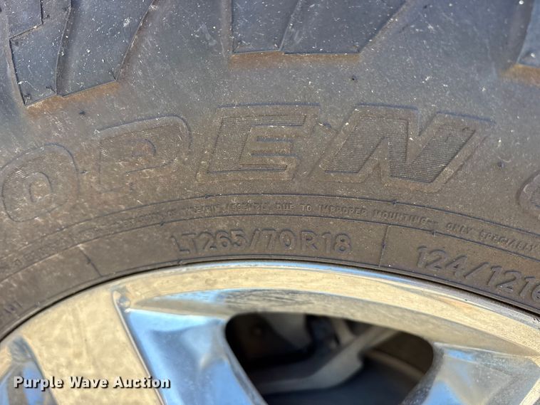 image for item ES8554 2018 GMC Sierra 2500HD Crew Cab utility bed pickup truck