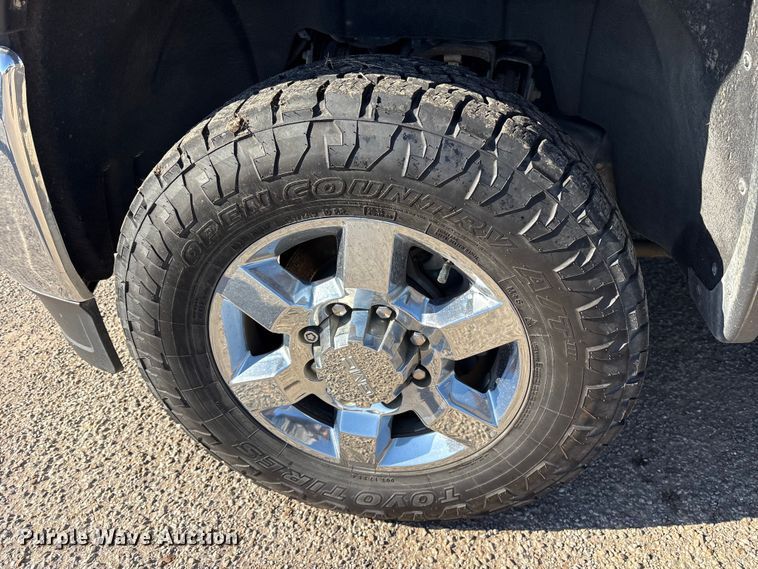 image for item ES8554 2018 GMC Sierra 2500HD Crew Cab utility bed pickup truck