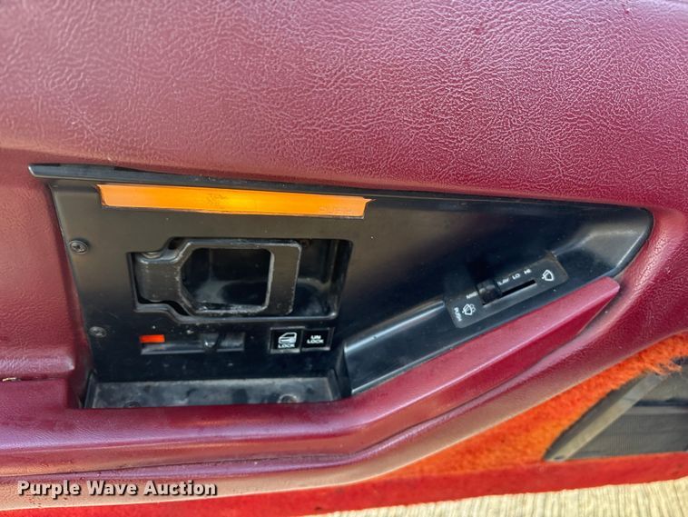 image for item ES8570 1985 Chevrolet Corvette 