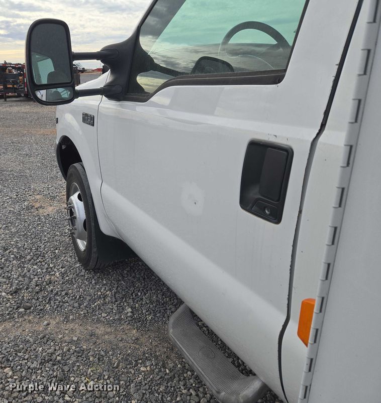 image for item ET1125 2002 Ford F450 Super Duty bucket truck