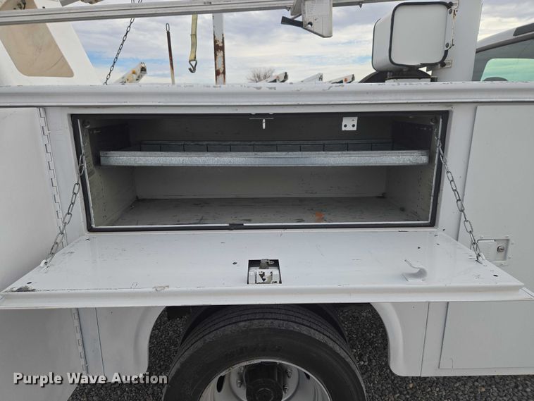 image for item ET1125 2002 Ford F450 Super Duty bucket truck