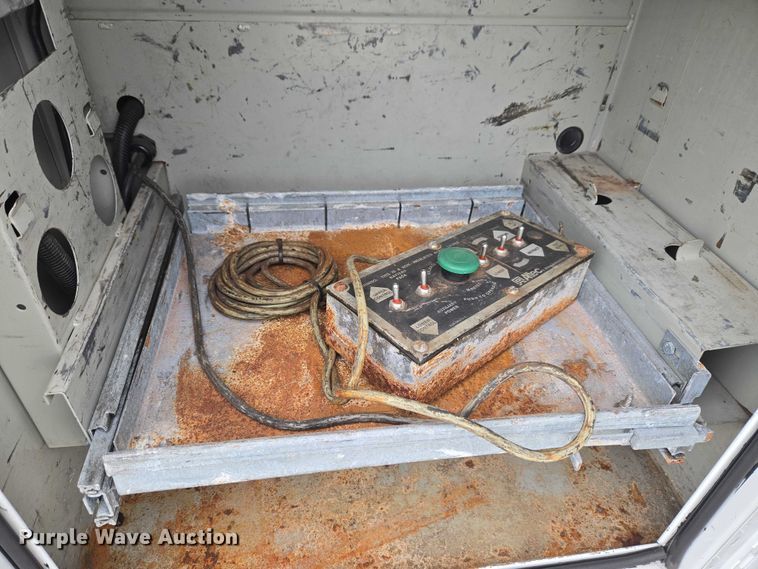 image for item ET1125 2002 Ford F450 Super Duty bucket truck