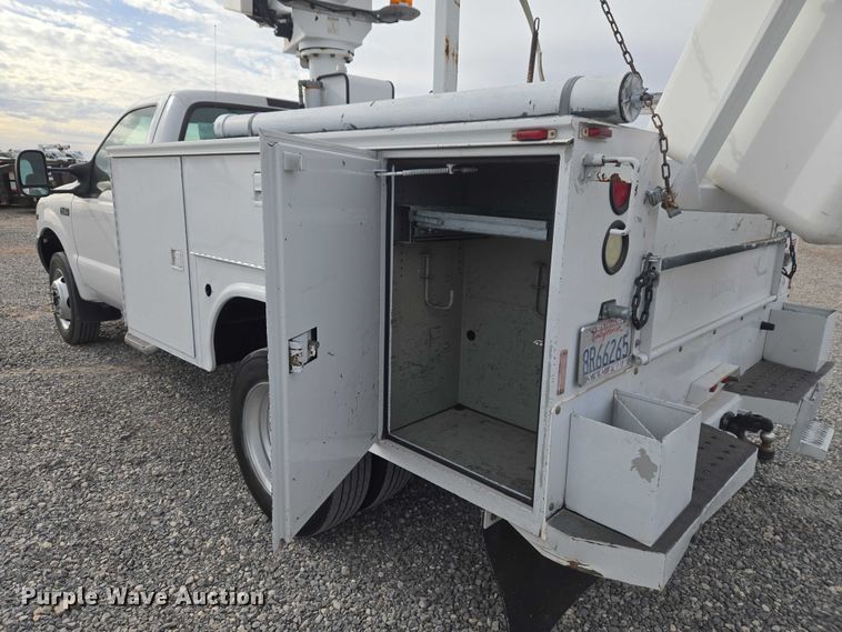 image for item ET1125 2002 Ford F450 Super Duty bucket truck