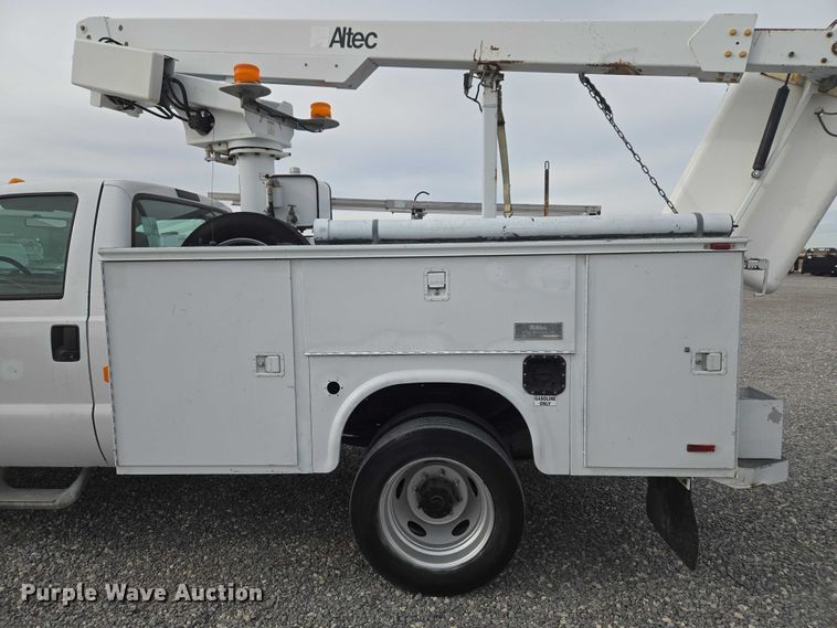 image for item ET1125 2002 Ford F450 Super Duty bucket truck