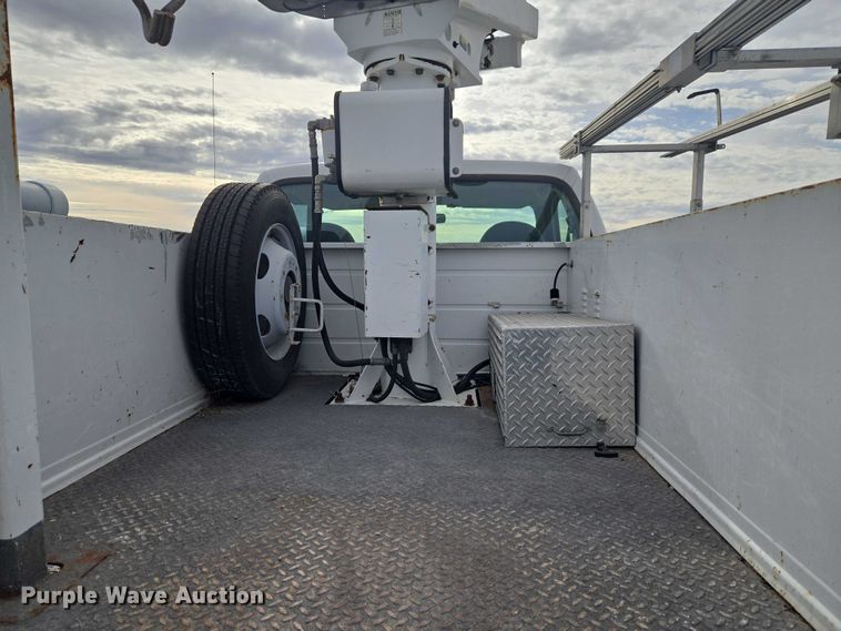image for item ET1125 2002 Ford F450 Super Duty bucket truck