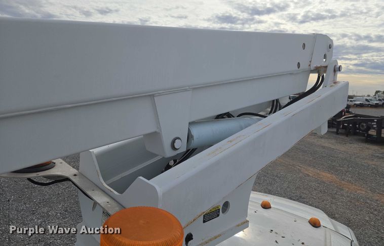 image for item ET1125 2002 Ford F450 Super Duty bucket truck