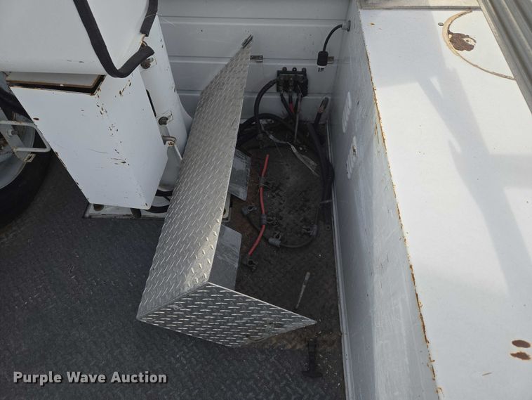 image for item ET1125 2002 Ford F450 Super Duty bucket truck