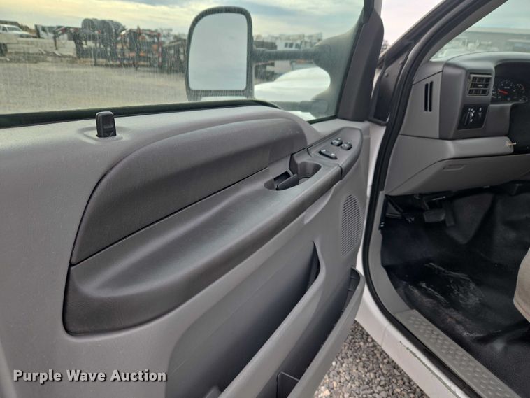 image for item ET1125 2002 Ford F450 Super Duty bucket truck