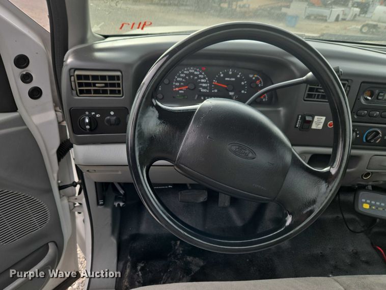 image for item ET1125 2002 Ford F450 Super Duty bucket truck