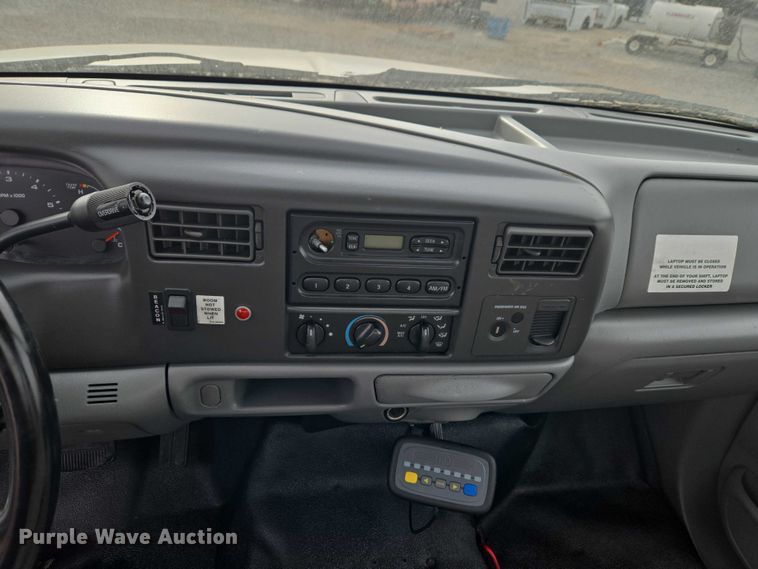 image for item ET1125 2002 Ford F450 Super Duty bucket truck