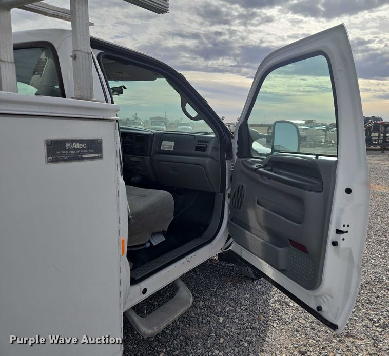 image for item ET1125 2002 Ford F450 Super Duty bucket truck