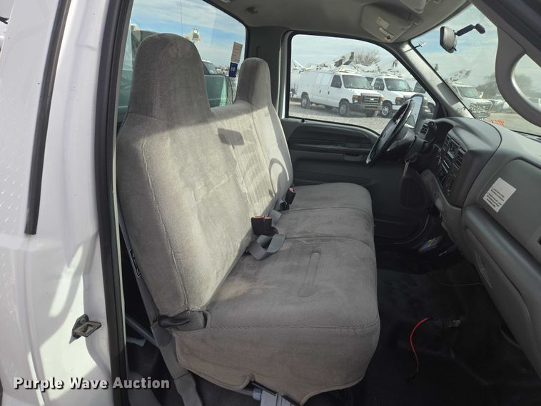 image for item ET1125 2002 Ford F450 Super Duty bucket truck