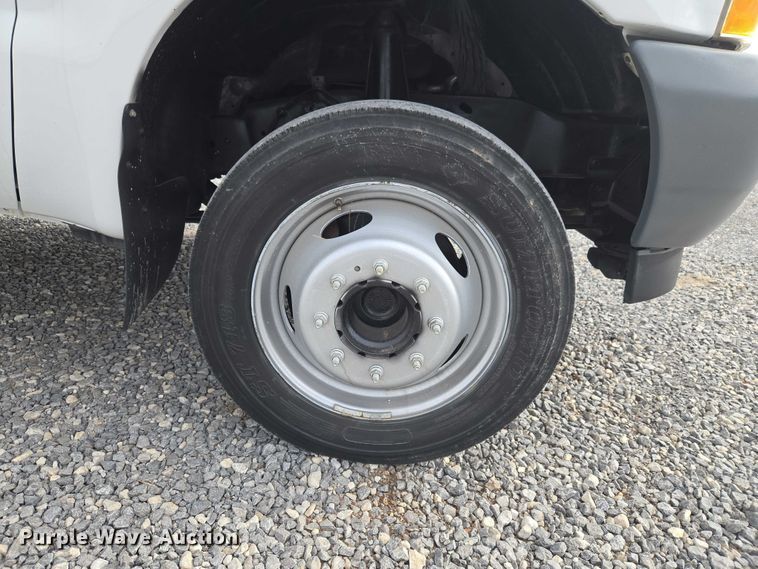 image for item ET1125 2002 Ford F450 Super Duty bucket truck