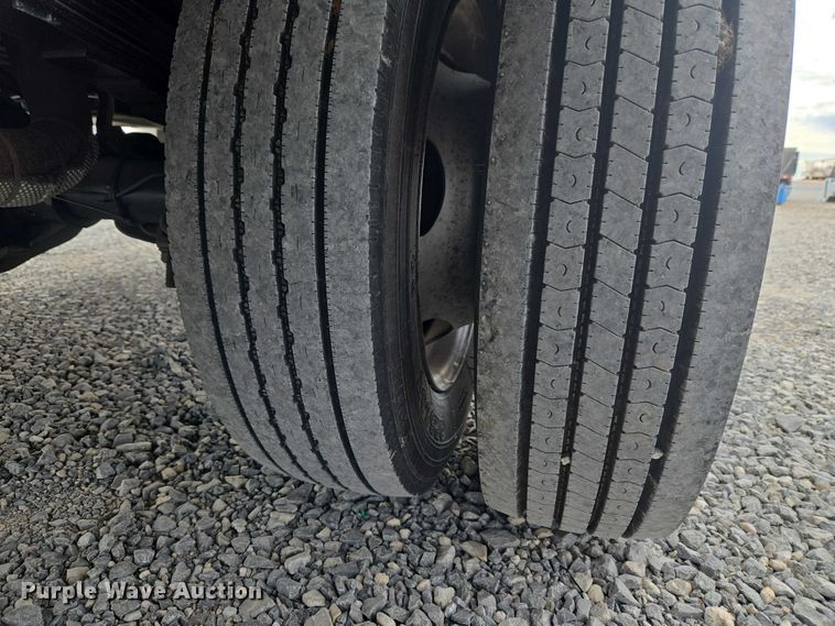 image for item ET1125 2002 Ford F450 Super Duty bucket truck