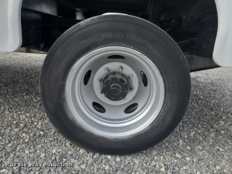 image for item ET1125 2002 Ford F450 Super Duty bucket truck