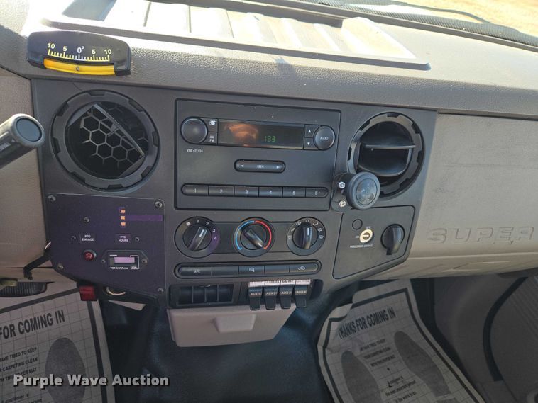 image for item ET1265 2008 Ford F450 bucket truck