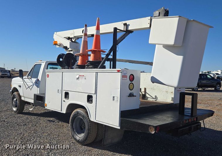 image for item ET1266 1997 Ford F350 bucket truck