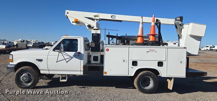 image for item ET1266 1997 Ford F350 bucket truck