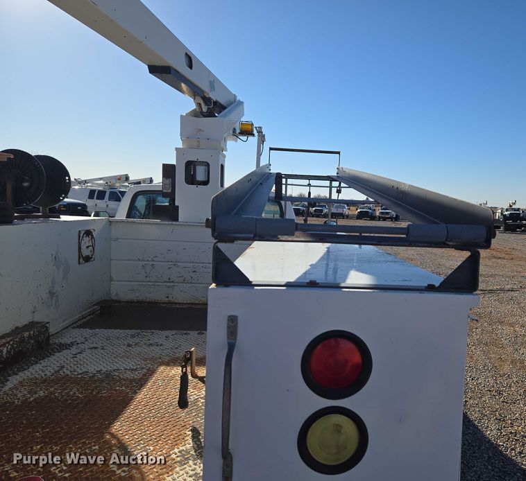 image for item ET1266 1997 Ford F350 bucket truck