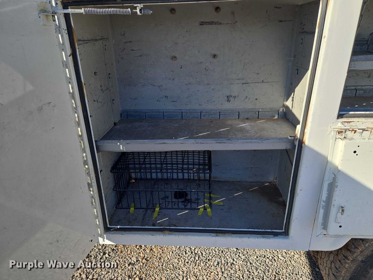 image for item ET1266 1997 Ford F350 bucket truck