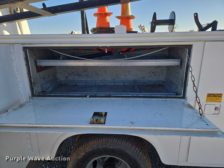image for item ET1266 1997 Ford F350 bucket truck