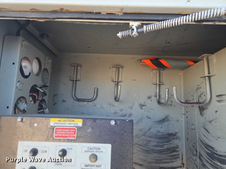 image for item ET1266 1997 Ford F350 bucket truck